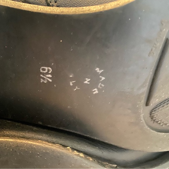 Aquatalia size 6.5 black leather boots with side zipper - Picture 7 of 7